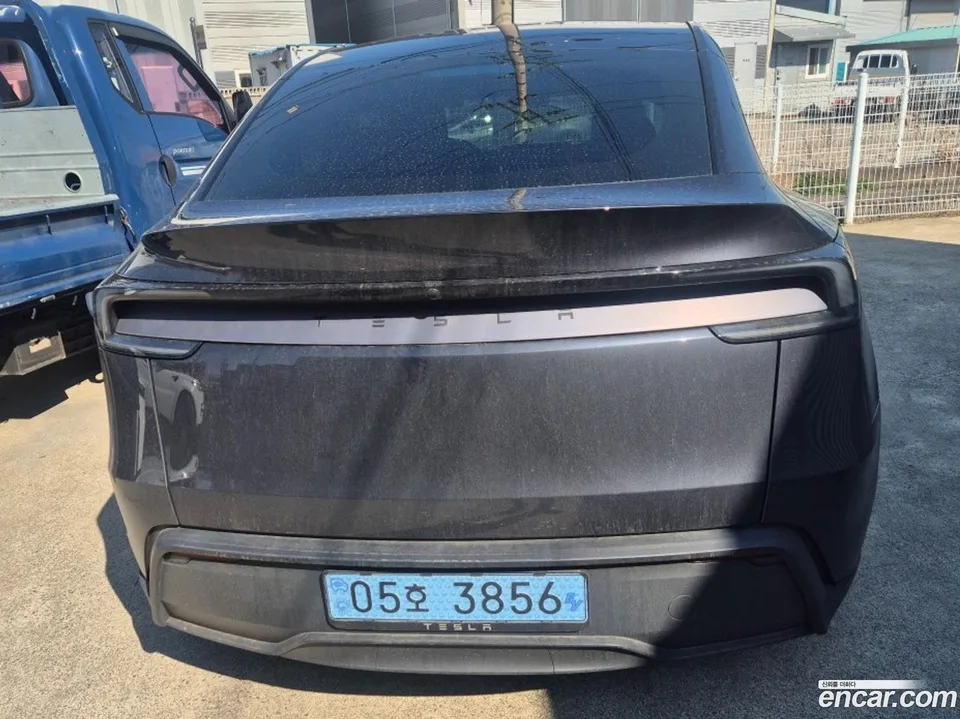 Tesla Model Y RWD 2025 — миниатюра 5