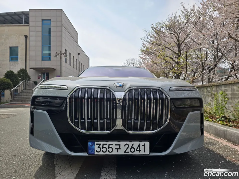 BMW 7 Series 740d xDrive M 2025 — фото 1, купить с доставкой в Москву