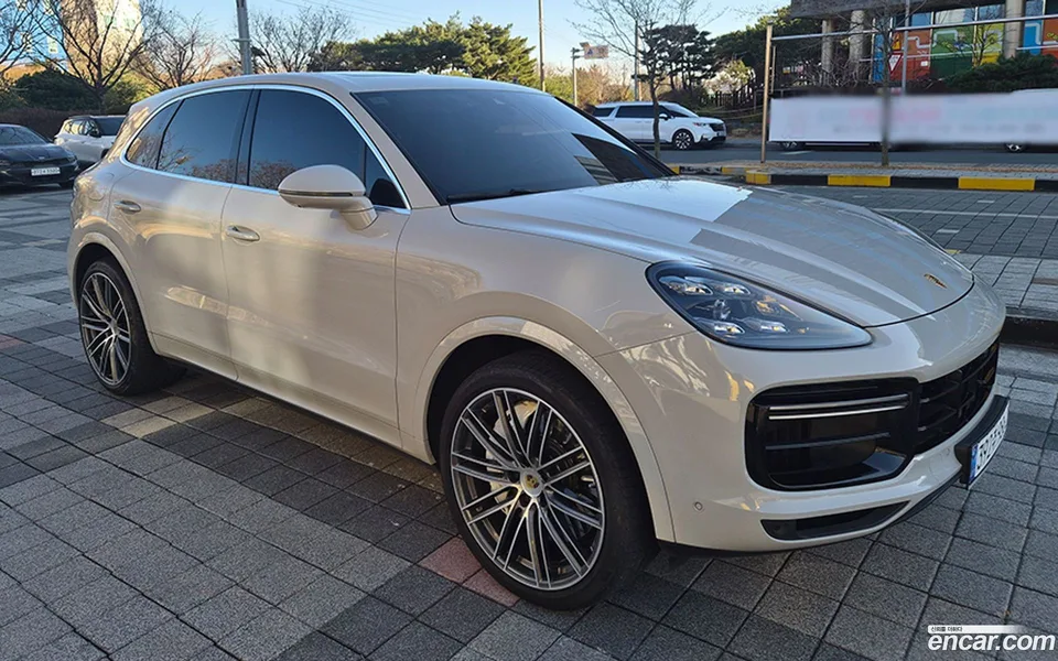 Porsche Cayenne 4.0 2023 — миниатюра 3