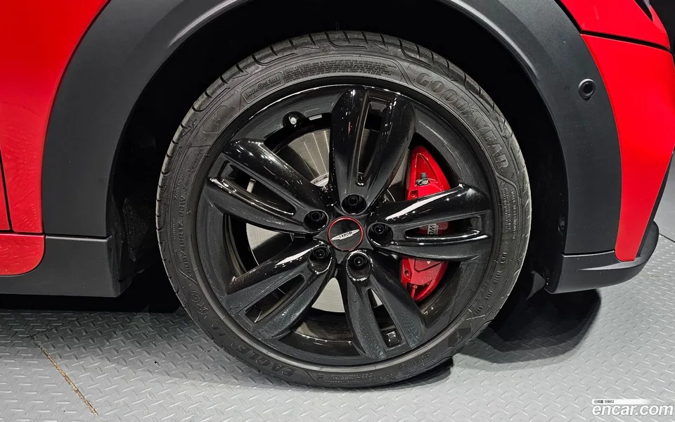 MINI Cooper S Convertible JCW 2024 — миниатюра 5