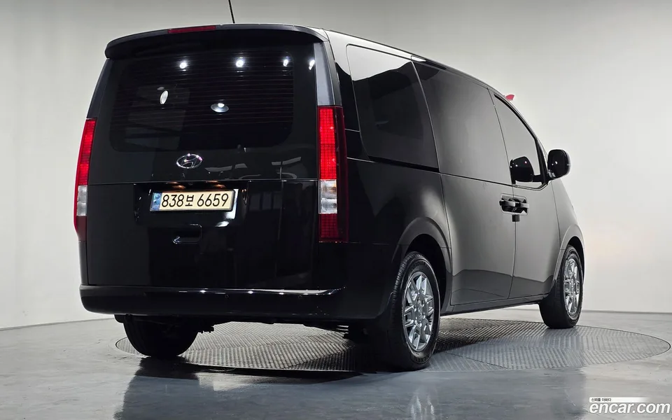 Hyundai Staria 5 2023 — миниатюра 2