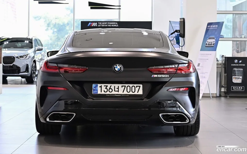 BMW 8 Series M850i xDrive 2023 — миниатюра 4