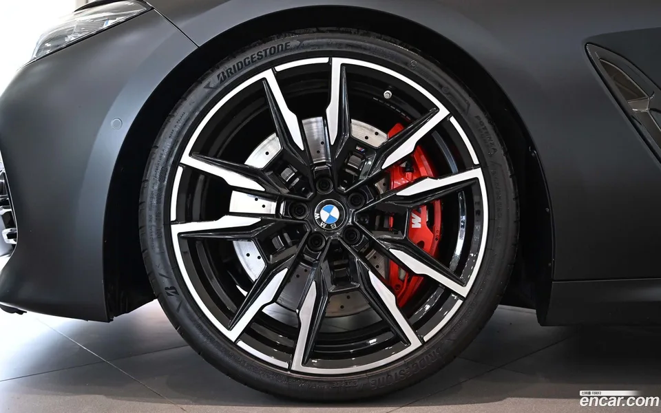 BMW 8 Series M850i xDrive 2023 — миниатюра 5