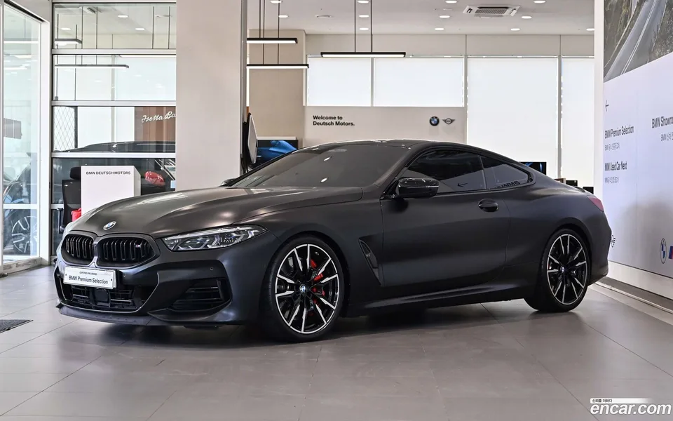 BMW 8 Series M850i xDrive 2023 — фото 1, купить с доставкой в Москву