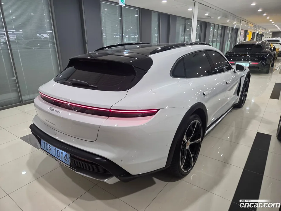 Porsche Taycan 4 2025 — миниатюра 2