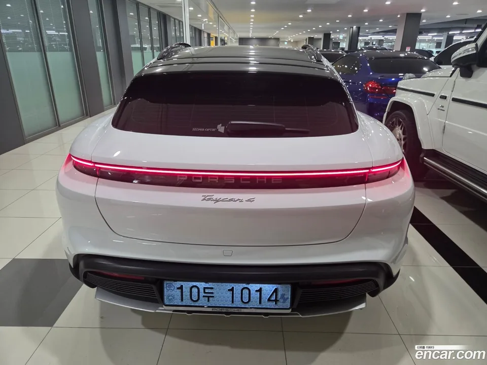 Porsche Taycan 4 2025 — миниатюра 4