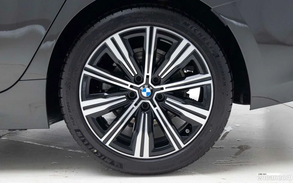 BMW 3 Series 320i 2025 — миниатюра 5
