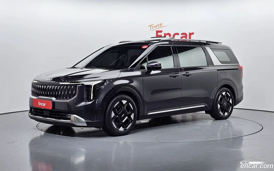 Kia Carnival 7 2023 — фото 1, купить с доставкой в Москву