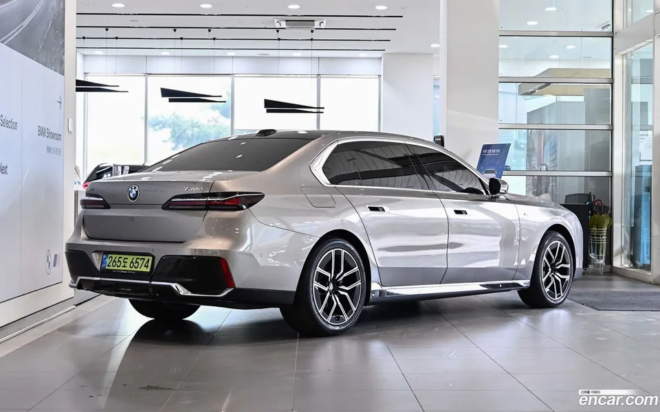 BMW 7 Series 740d xDrive M 2025 — миниатюра 4
