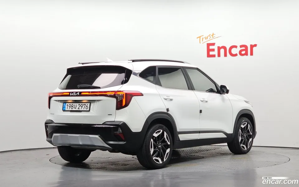 Kia Seltos 2.0 4WD 2023 — миниатюра 2