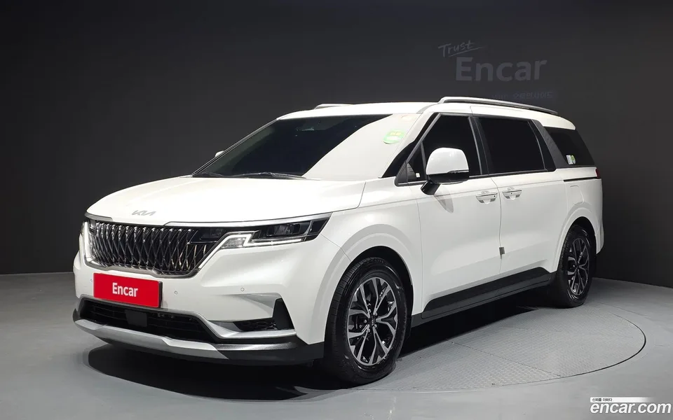Kia Carnival 11 2023 — фото 1, купить с доставкой в Москву