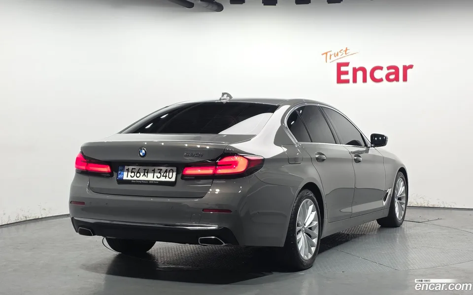 BMW 5 Series 520i 2022 — миниатюра 2