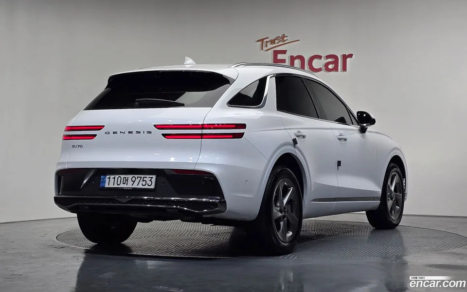 Genesis GV70 2.5T 2WD 2024 — миниатюра 2