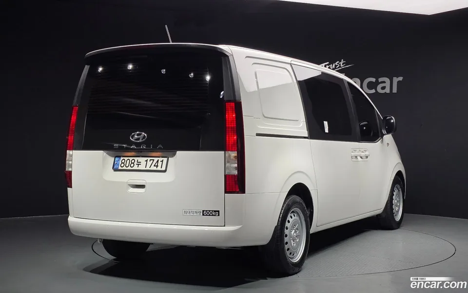 Hyundai Staria 5 2023 — миниатюра 2
