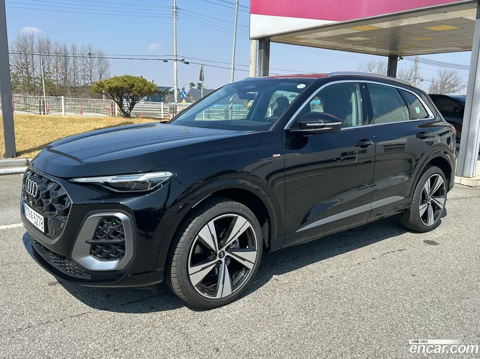 Audi Q5 (80A) 40 TFSI S Line 2025 — фото 1, купить с доставкой в Москву