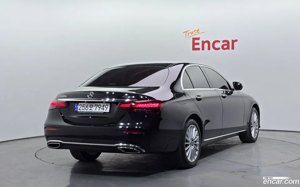 Mercedes-Benz E-Class E220d 4MATIC 2023 — миниатюра 2