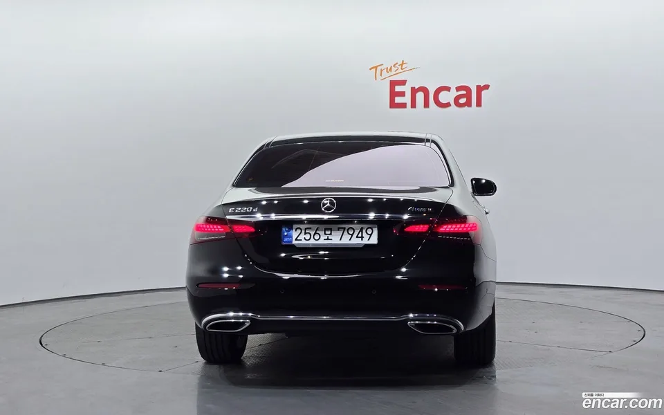Mercedes-Benz E-Class E220d 4MATIC 2023 — миниатюра 4