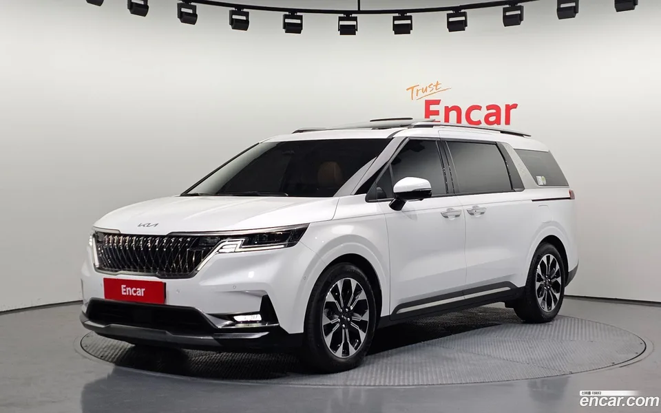 Kia Carnival 7 2023 — фото 1, купить с доставкой в Москву