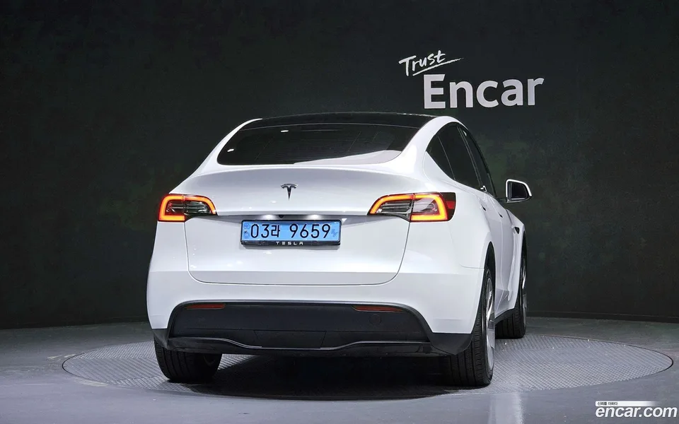 Tesla Model Y RWD 2023 — миниатюра 4