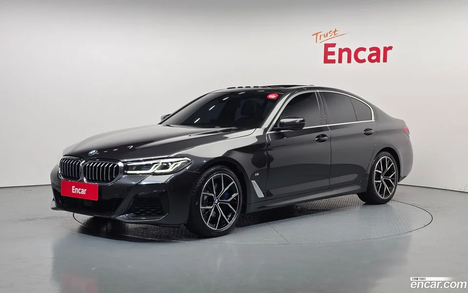 BMW 5 Series 530i M 2022 — фото 1, купить с доставкой в Москву