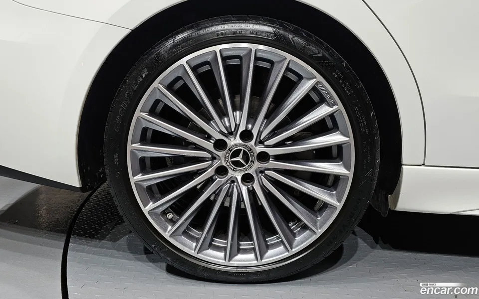 Mercedes-Benz C-Class C300 4MATIC AMG Line 2023 — миниатюра 5