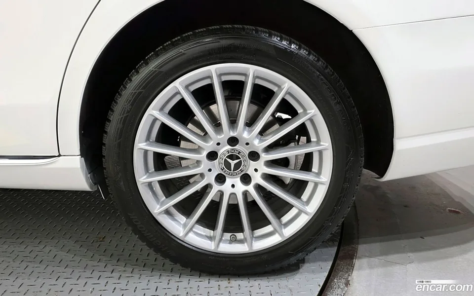Mercedes-Benz E-Class E250 2023 — миниатюра 5