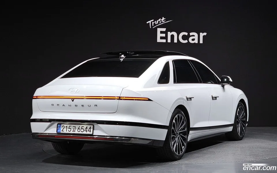 Hyundai Grandeur 2.5 2WD 2023 — миниатюра 2