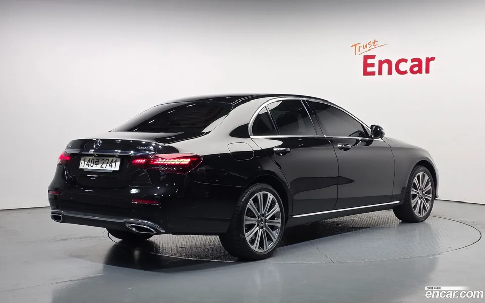 Mercedes-Benz E-Class E350 4MATIC 2023 — миниатюра 2