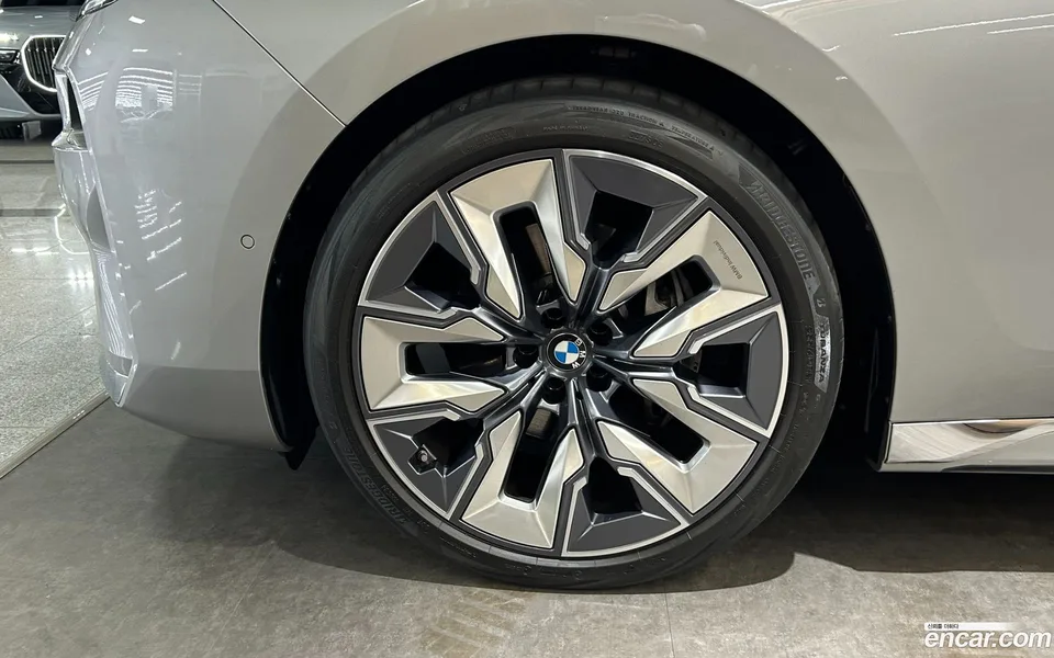 BMW 7 Series 740d xDrive 2024 — миниатюра 5