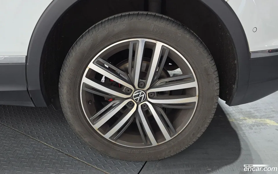Volkswagen Tiguan 2.0 TDI 4 2023 — миниатюра 5