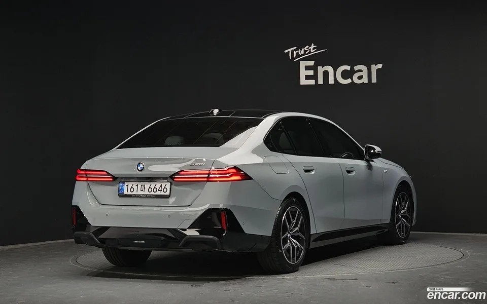 BMW 5 Series 520i M 2024 — миниатюра 2