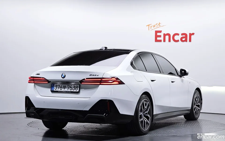 BMW 5 Series 523d xDrive M 2025 — миниатюра 2