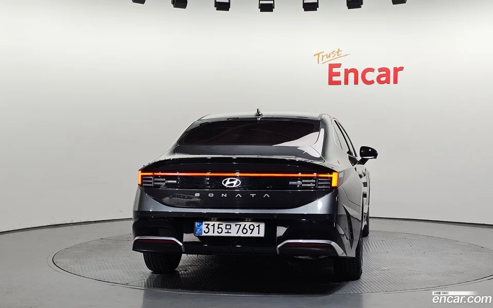Hyundai Sonata The Edge Hybrid 2025 — миниатюра 4