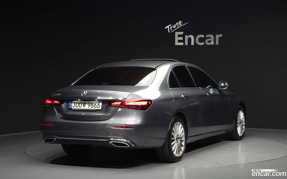 Mercedes-Benz E-Class E250 2022 — миниатюра 2