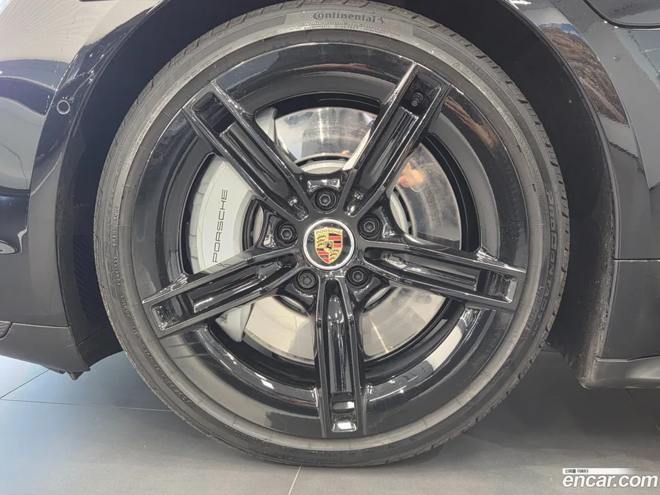 Porsche Taycan GTS 2025 — миниатюра 5