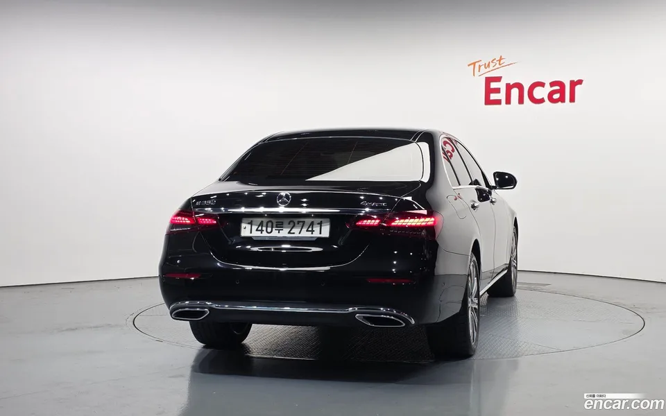 Mercedes-Benz E-Class E350 4MATIC 2023 — миниатюра 4