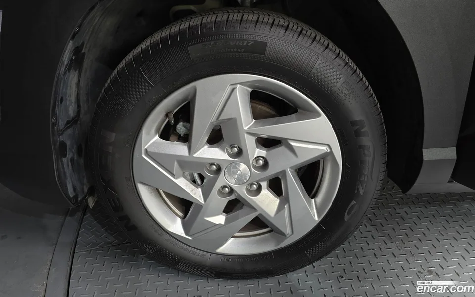 Hyundai Kona 1.6 2WD 2023 — миниатюра 5