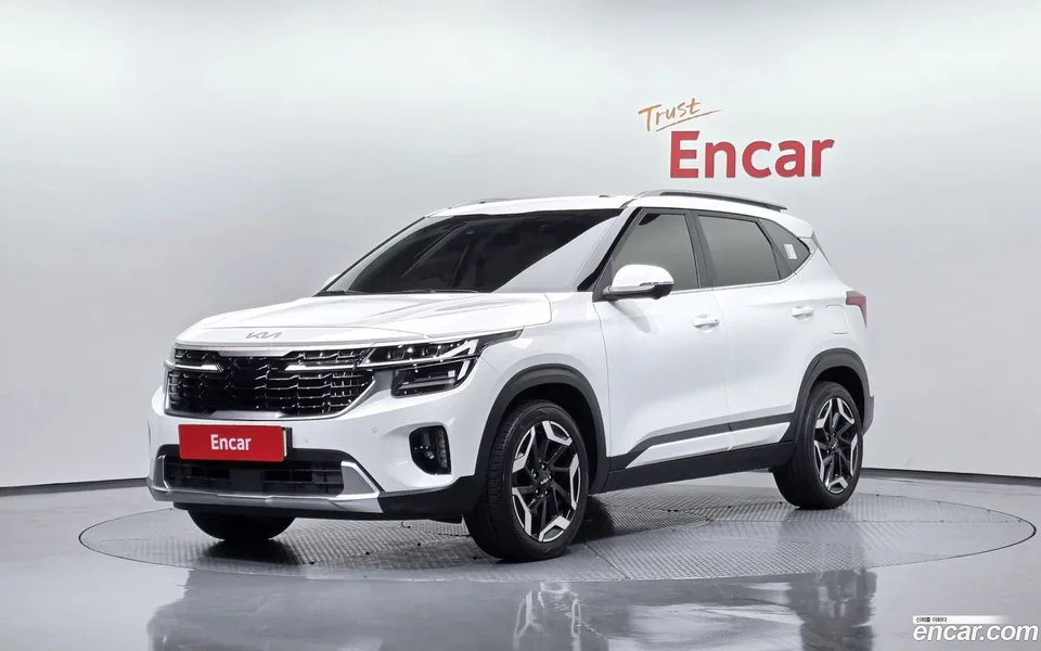 Kia Seltos 1.6 2WD 2023 — фото 1, купить с доставкой в Москву