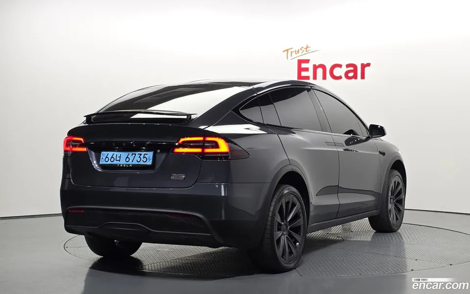Tesla Model X 2023 — миниатюра 2