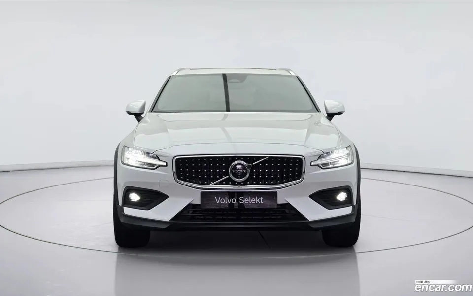 Volvo V60 Cross Country B5 AWD 2022 — миниатюра 3