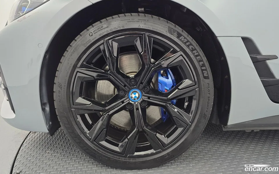BMW i4 eDrive40 M 2023 — миниатюра 5