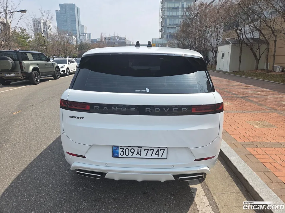 Land Rover Range Rover Sport P550E HSE 2025 — миниатюра 2