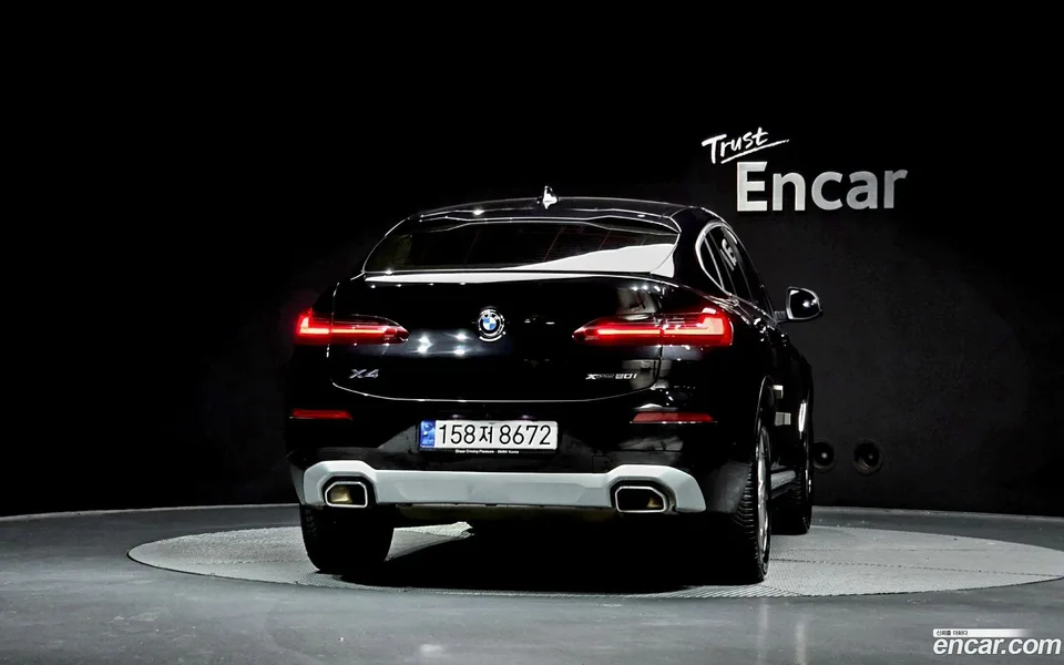 BMW X4 xDrive20i xLine 2023 — миниатюра 4