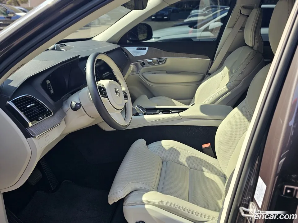 Volvo XC90 B6 2023 — миниатюра 5