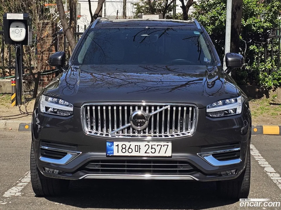 Volvo XC90 B6 2023 — фото 1, купить с доставкой в Москву