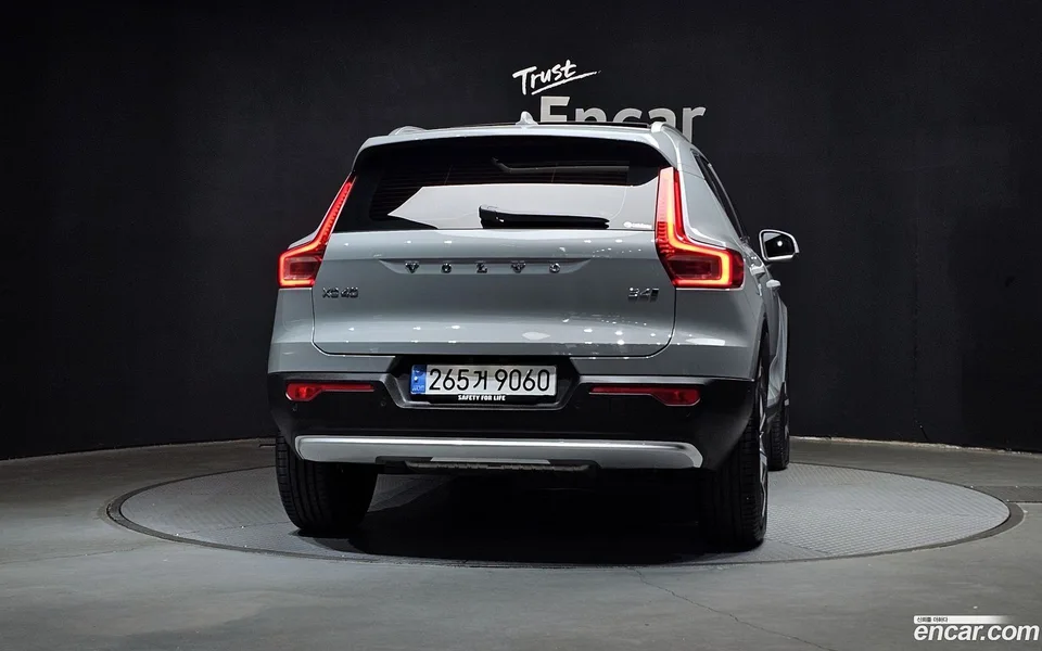 Volvo XC40 B4 2024 — миниатюра 4