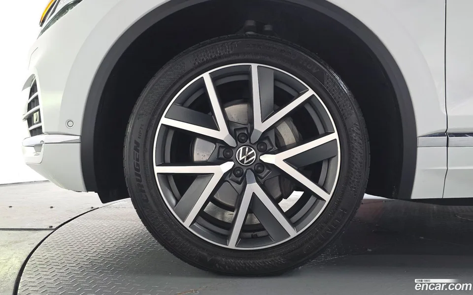 Volkswagen Touareg 3.0 TDI 2023 — миниатюра 5