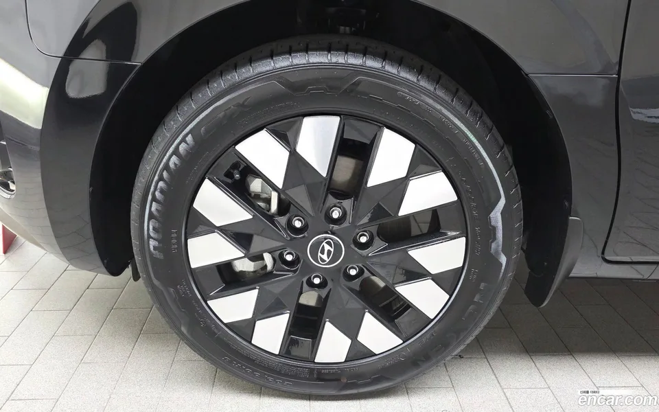 Hyundai Staria HEV 1.6 7 2024 — миниатюра 5