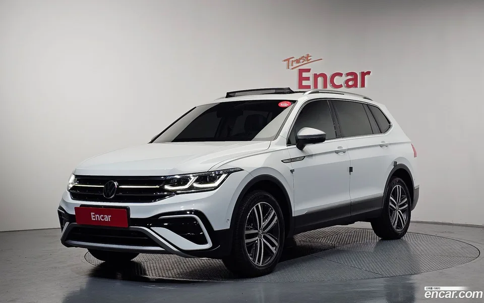 Volkswagen Tiguan Allspace 2.0 TSI 2023 — фото 1, купить с доставкой в Москву