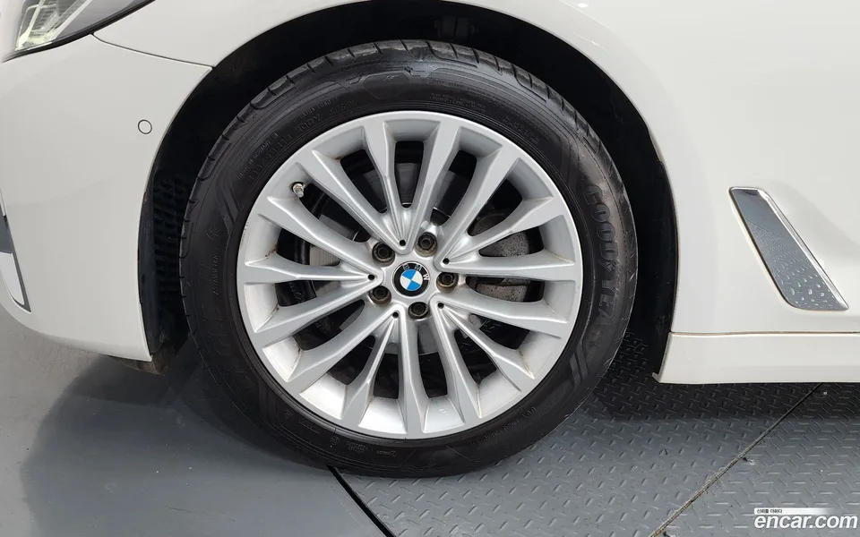 BMW 5 Series 520i 2022 — миниатюра 5